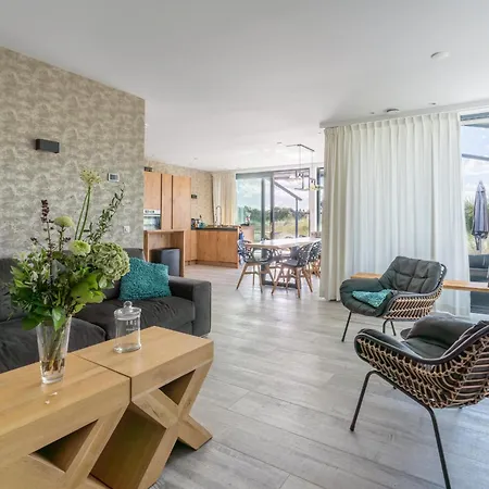 Villa Gerritslanderdijkje 39a *